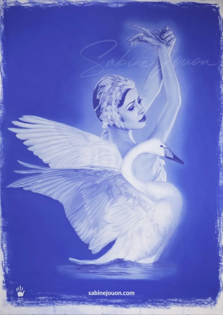 Portrait monochrome bleu de l'œuvre Entrée en Grâce, réalisé au pastel sec par l'artiste Sabine Jouon pour la collection Outrebleu.
